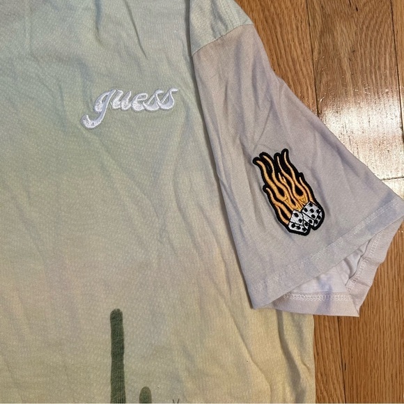 GUESS Men's Desert Sunset Cotton T-Shirt NWT embroidered patches logo Sz L - Picture 6 of 8